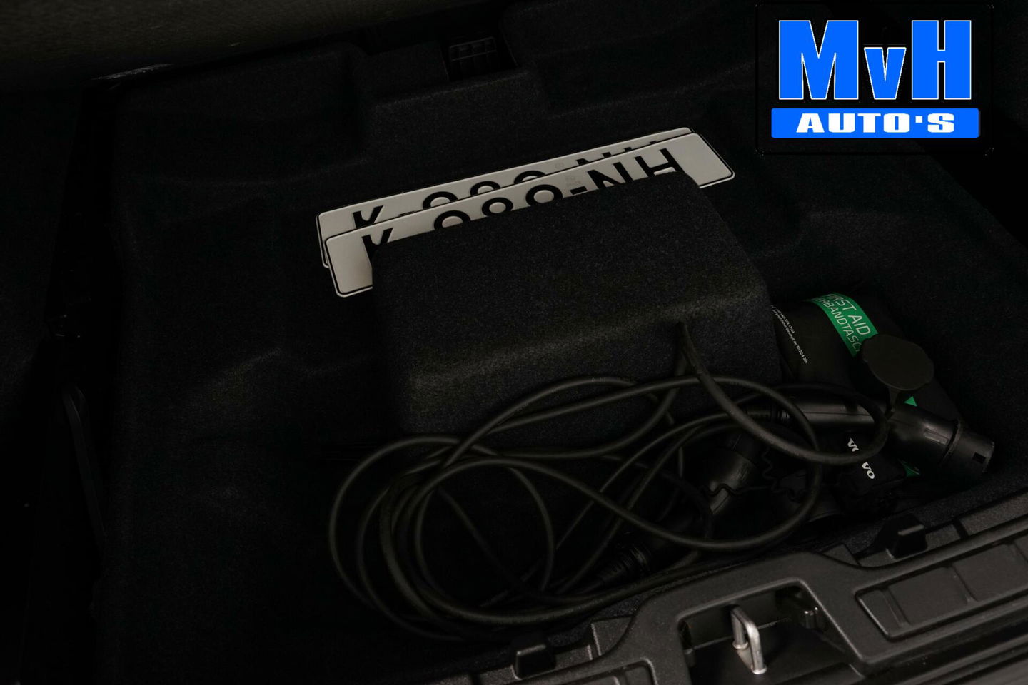 Volvo XC40 1.5 T4 Recharge R-Design|PANO|H/K AUDIO|TREKH|NAP