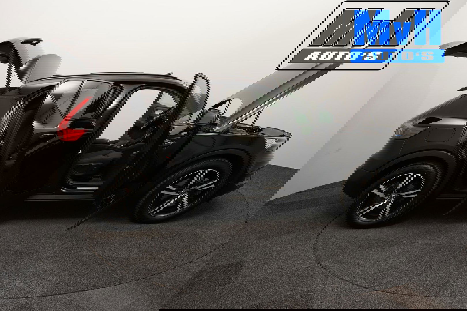 Volvo XC40 1.5 T4 Recharge R-Design|PANO|H/K AUDIO|TREKH|NAP