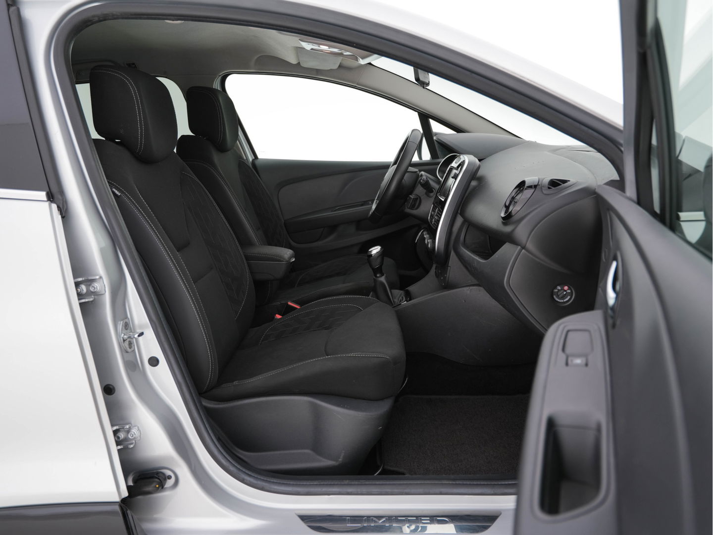 Renault Clio Estate 0.9 TCe Limited *NAVI-FULLMAP | KEYLESS | AIRCO | CARPLAY | PDC | BASS-REFLEX-AUDIO | COMFORT-SEAT | TOWBAR | 16''ALU *