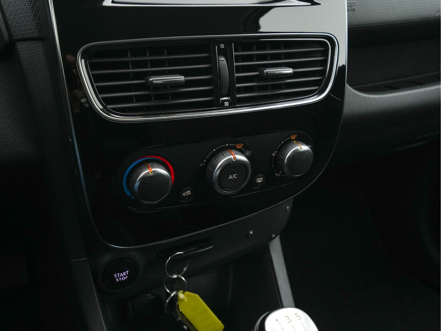 Renault Clio Estate 0.9 TCe Limited *NAVI-FULLMAP | KEYLESS | AIRCO | CARPLAY | PDC | BASS-REFLEX-AUDIO | COMFORT-SEAT | TOWBAR | 16''ALU *