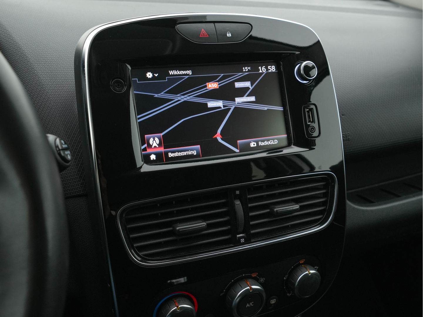 Renault Clio Estate 0.9 TCe Limited *NAVI-FULLMAP | KEYLESS | AIRCO | CARPLAY | PDC | BASS-REFLEX-AUDIO | COMFORT-SEAT | TOWBAR | 16''ALU *