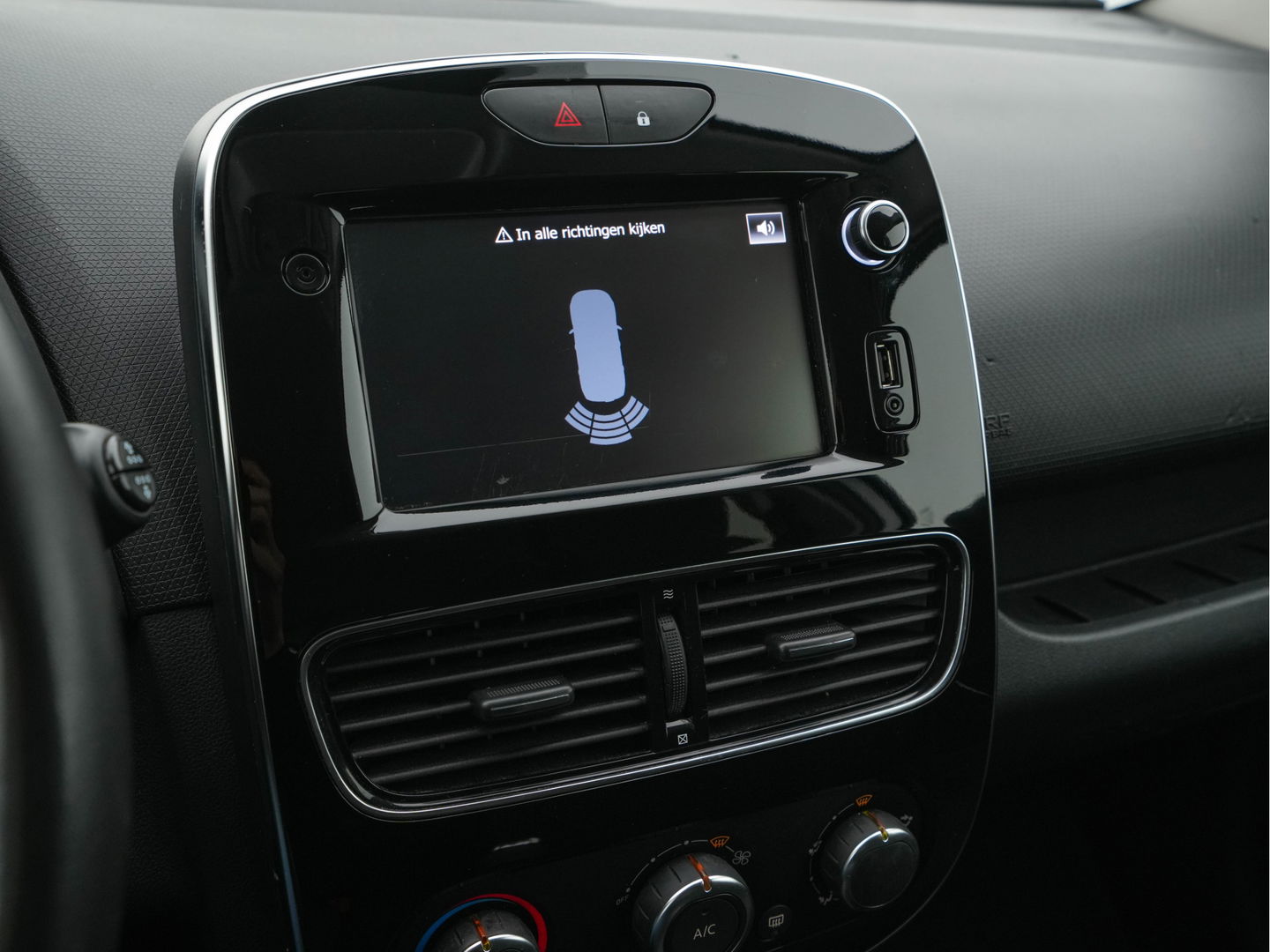 Renault Clio Estate 0.9 TCe Limited *NAVI-FULLMAP | KEYLESS | AIRCO | CARPLAY | PDC | BASS-REFLEX-AUDIO | COMFORT-SEAT | TOWBAR | 16''ALU *