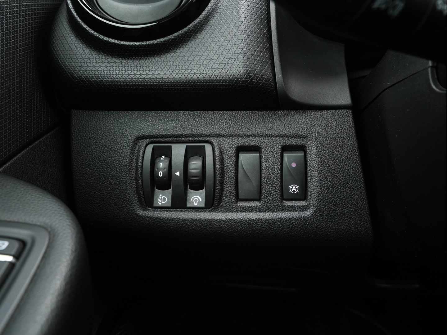 Renault Clio Estate 0.9 TCe Limited *NAVI-FULLMAP | KEYLESS | AIRCO | CARPLAY | PDC | BASS-REFLEX-AUDIO | COMFORT-SEAT | TOWBAR | 16''ALU *