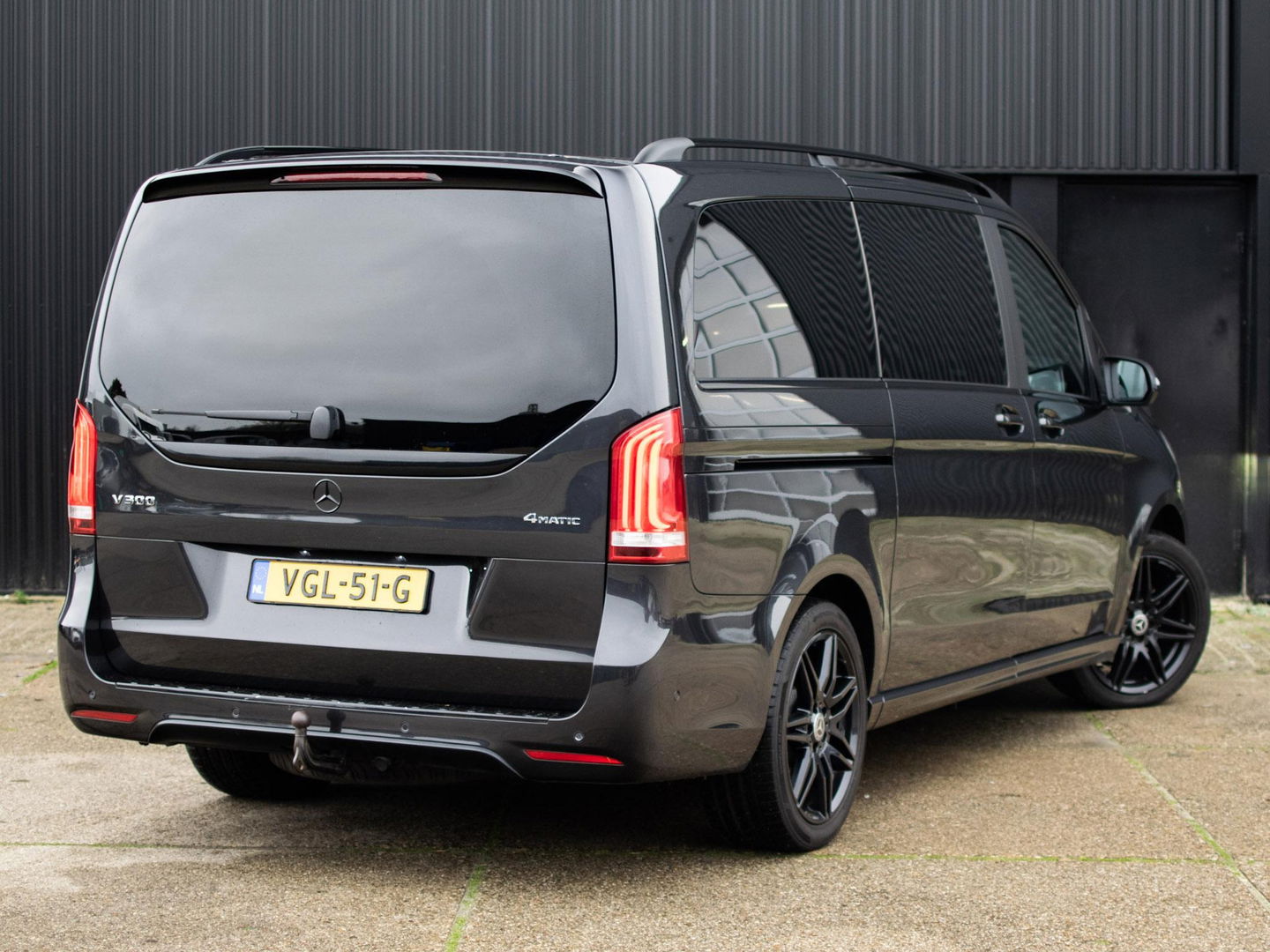 Mercedes-Benz V-Klasse 300d Lang DC Avantgarde Edition 4MATIC | AMG!! | 240pk | Autom. | BOMVOL | Elektrische schuifdeuren | Cruise | Climate | Led | Leder | LMV | Camera