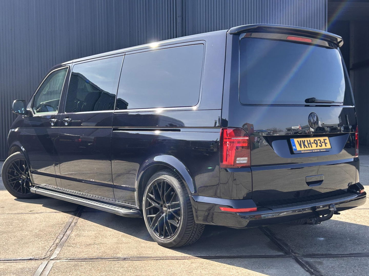 Volkswagen Transporter 2.0 TDI 150PK L2H1 DC | 2x Schuifdeur | LEDER | CARPLAY | LED | ELEKTRISCHE KLEP | 2500KG TREKGEWICHT