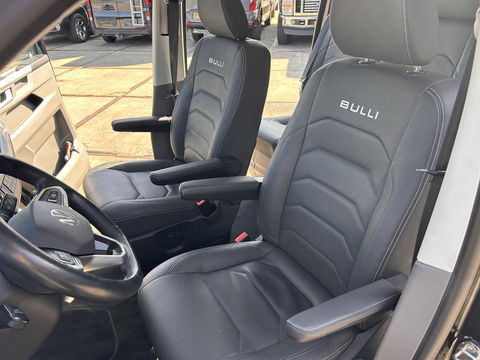 Volkswagen Transporter 2.0 TDI 150PK L2H1 DC | 2x Schuifdeur | LEDER | CARPLAY | LED | ELEKTRISCHE KLEP | 2500KG TREKGEWICHT