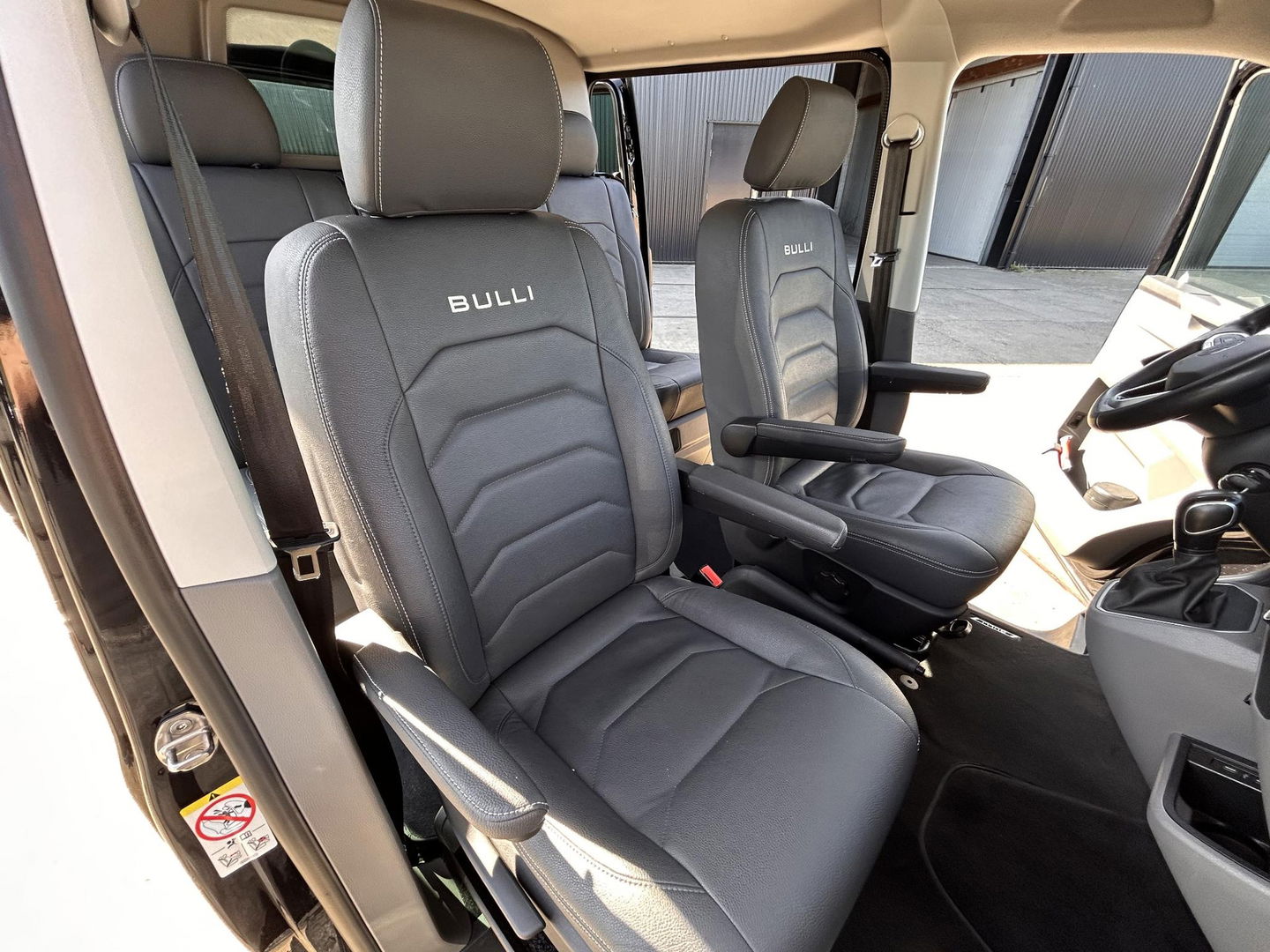 Volkswagen Transporter 2.0 TDI 150PK L2H1 DC | 2x Schuifdeur | LEDER | CARPLAY | LED | ELEKTRISCHE KLEP | 2500KG TREKGEWICHT