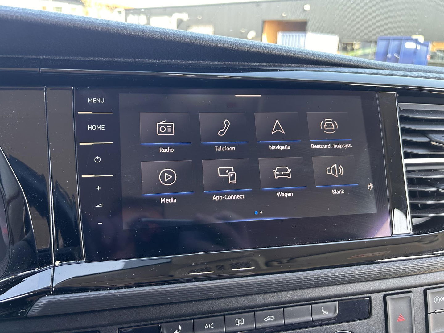 Volkswagen Transporter 2.0 TDI 150PK L2H1 DC | 2x Schuifdeur | LEDER | CARPLAY | LED | ELEKTRISCHE KLEP | 2500KG TREKGEWICHT