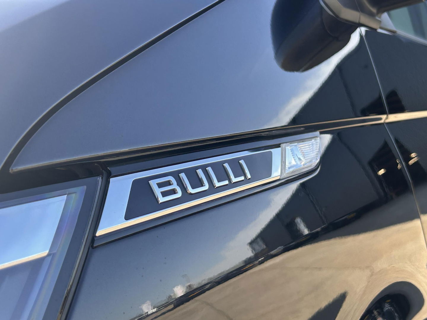 Volkswagen Transporter 2.0 TDI 150PK L2H1 DC | 2x Schuifdeur | LEDER | CARPLAY | LED | ELEKTRISCHE KLEP | 2500KG TREKGEWICHT