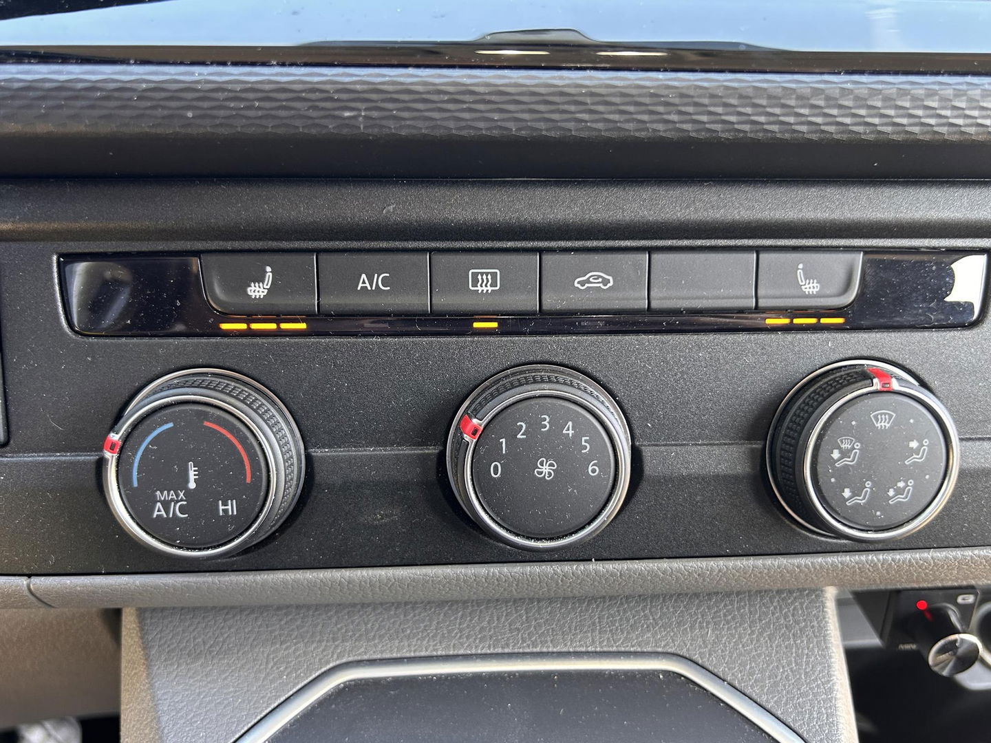 Volkswagen Transporter 2.0 TDI 150PK L2H1 DC | 2x Schuifdeur | LEDER | CARPLAY | LED | ELEKTRISCHE KLEP | 2500KG TREKGEWICHT