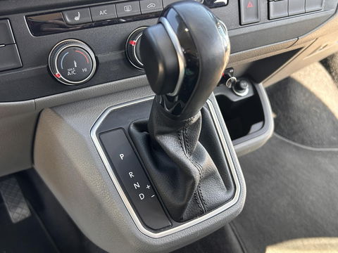 Volkswagen Transporter 2.0 TDI 150PK L2H1 DC | 2x Schuifdeur | LEDER | CARPLAY | LED | ELEKTRISCHE KLEP | 2500KG TREKGEWICHT