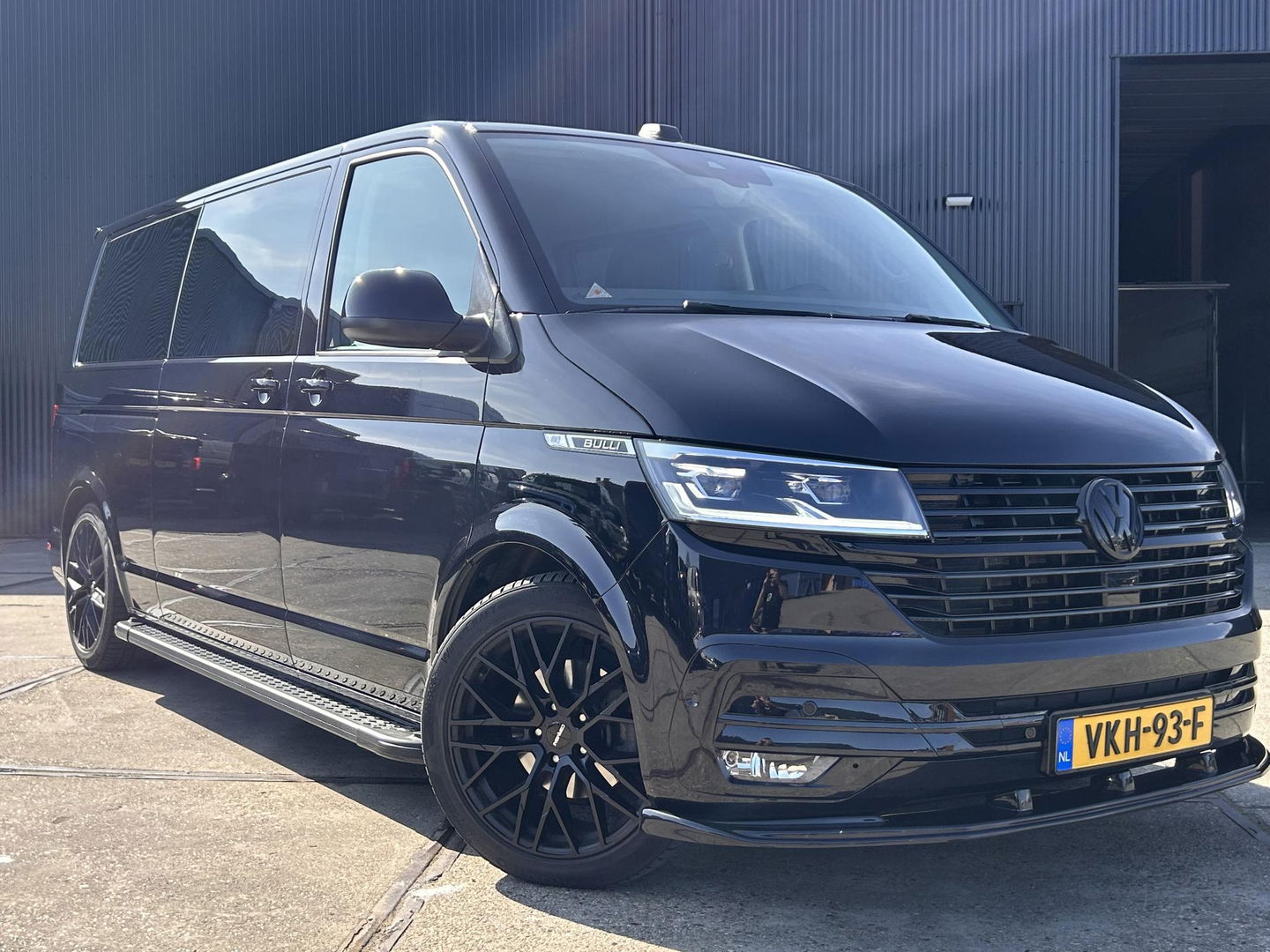 Volkswagen Transporter 2.0 TDI 150PK L2H1 DC | 2x Schuifdeur | LEDER | CARPLAY | LED | ELEKTRISCHE KLEP | 2500KG TREKGEWICHT