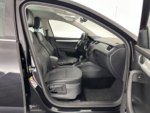 Škoda Octavia Combi 1.6 TDI Greentech Clever Edition Aut. *LEATHER-FABRIC | NAVI-FULLMAP | COMFORT-SEATS | DAB+ | HEATED-SEATS | AMUNDSEN-AUDIO | ECC | SHIFT-PADDLES | PARKPILOT | CRUISE | TOWBAR | 16''ALU *