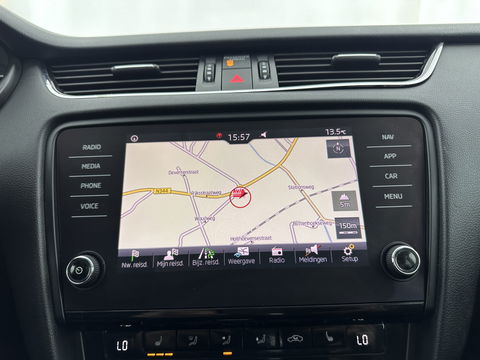 Škoda Octavia Combi 1.6 TDI Greentech Clever Edition Aut. *LEATHER-FABRIC | NAVI-FULLMAP | COMFORT-SEATS | DAB+ | HEATED-SEATS | AMUNDSEN-AUDIO | ECC | SHIFT-PADDLES | PARKPILOT | CRUISE | TOWBAR | 16''ALU *