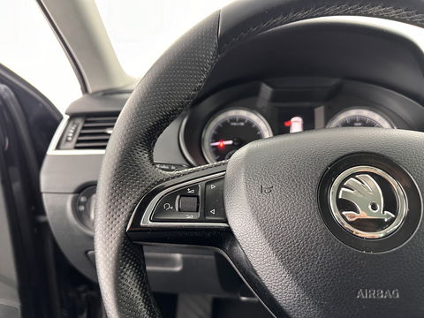 Škoda Octavia Combi 1.6 TDI Greentech Clever Edition Aut. *LEATHER-FABRIC | NAVI-FULLMAP | COMFORT-SEATS | DAB+ | HEATED-SEATS | AMUNDSEN-AUDIO | ECC | SHIFT-PADDLES | PARKPILOT | CRUISE | TOWBAR | 16''ALU *