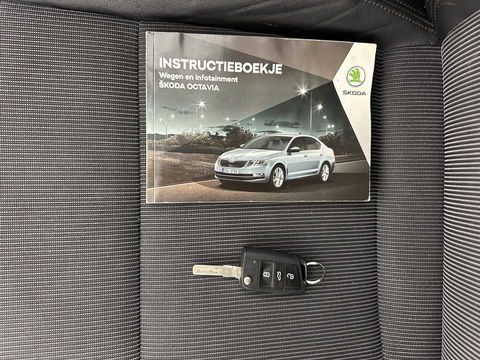 Škoda Octavia Combi 1.6 TDI Greentech Clever Edition Aut. *LEATHER-FABRIC | NAVI-FULLMAP | COMFORT-SEATS | DAB+ | HEATED-SEATS | AMUNDSEN-AUDIO | ECC | SHIFT-PADDLES | PARKPILOT | CRUISE | TOWBAR | 16''ALU *