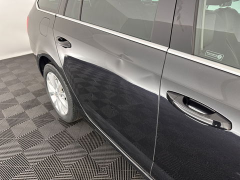 Škoda Octavia Combi 1.6 TDI Greentech Clever Edition Aut. *LEATHER-FABRIC | NAVI-FULLMAP | COMFORT-SEATS | DAB+ | HEATED-SEATS | AMUNDSEN-AUDIO | ECC | SHIFT-PADDLES | PARKPILOT | CRUISE | TOWBAR | 16''ALU *