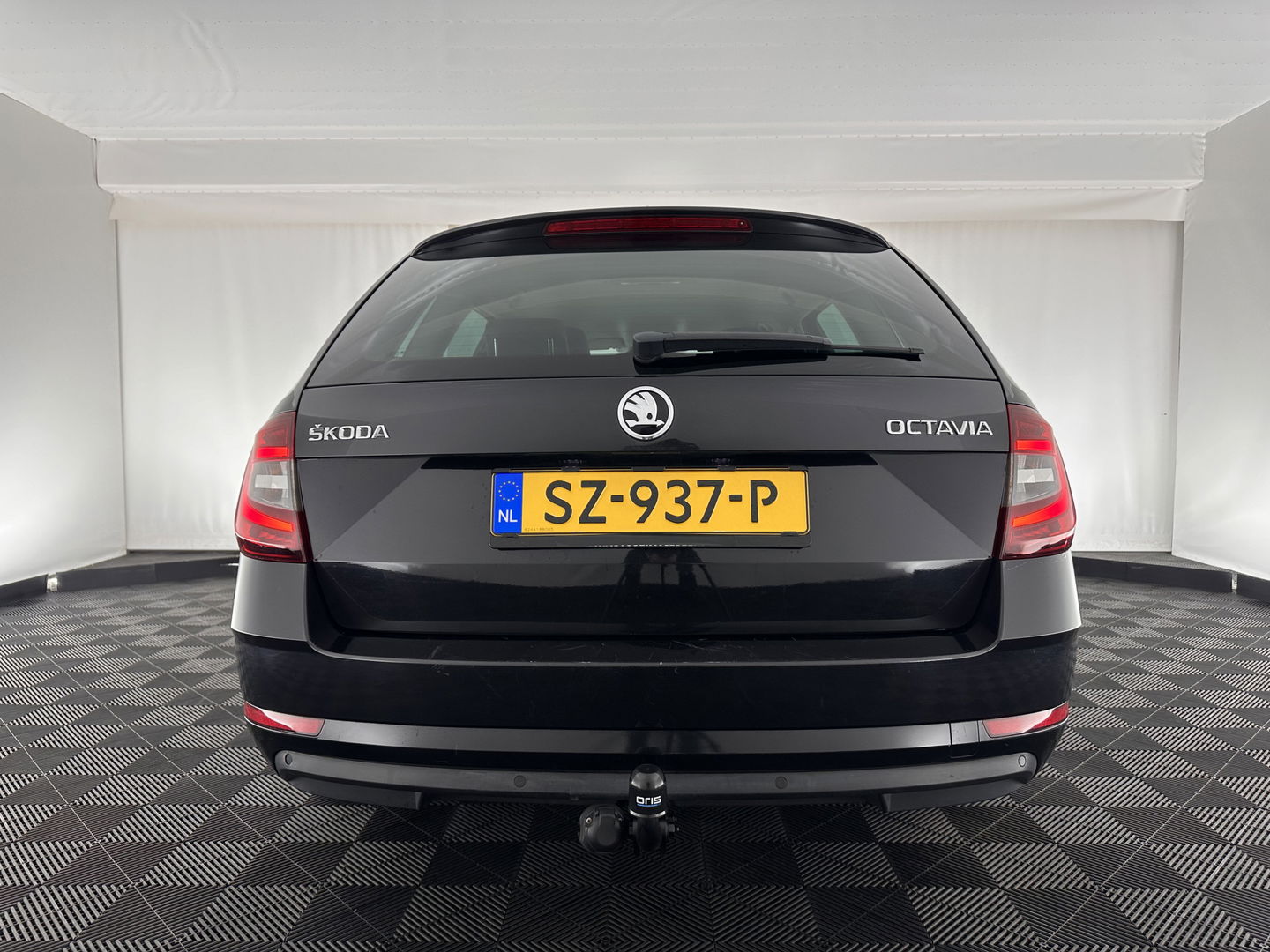 Škoda Octavia Combi 1.6 TDI Greentech Clever Edition Aut. *LEATHER-FABRIC | NAVI-FULLMAP | COMFORT-SEATS | DAB+ | HEATED-SEATS | AMUNDSEN-AUDIO | ECC | SHIFT-PADDLES | PARKPILOT | CRUISE | TOWBAR | 16''ALU *