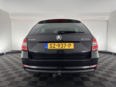 Škoda Octavia Combi 1.6 TDI Greentech Clever Edition Aut. *LEATHER-FABRIC | NAVI-FULLMAP | COMFORT-SEATS | DAB+ | HEATED-SEATS | AMUNDSEN-AUDIO | ECC | SHIFT-PADDLES | PARKPILOT | CRUISE | TOWBAR | 16''ALU *
