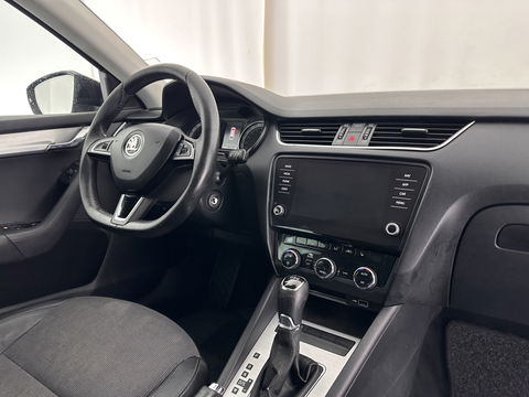 Škoda Octavia Combi 1.6 TDI Greentech Clever Edition Aut. *LEATHER-FABRIC | NAVI-FULLMAP | COMFORT-SEATS | DAB+ | HEATED-SEATS | AMUNDSEN-AUDIO | ECC | SHIFT-PADDLES | PARKPILOT | CRUISE | TOWBAR | 16''ALU *