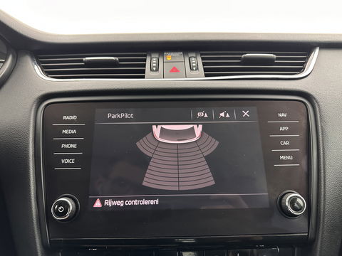 Škoda Octavia Combi 1.6 TDI Greentech Clever Edition Aut. *LEATHER-FABRIC | NAVI-FULLMAP | COMFORT-SEATS | DAB+ | HEATED-SEATS | AMUNDSEN-AUDIO | ECC | SHIFT-PADDLES | PARKPILOT | CRUISE | TOWBAR | 16''ALU *