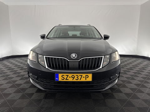 Škoda Octavia Combi 1.6 TDI Greentech Clever Edition Aut. *LEATHER-FABRIC | NAVI-FULLMAP | COMFORT-SEATS | DAB+ | HEATED-SEATS | AMUNDSEN-AUDIO | ECC | SHIFT-PADDLES | PARKPILOT | CRUISE | TOWBAR | 16''ALU *