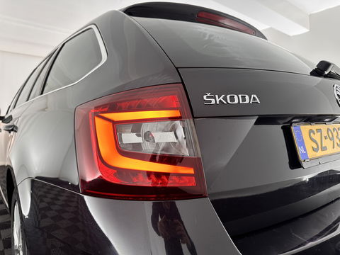 Škoda Octavia Combi 1.6 TDI Greentech Clever Edition Aut. *LEATHER-FABRIC | NAVI-FULLMAP | COMFORT-SEATS | DAB+ | HEATED-SEATS | AMUNDSEN-AUDIO | ECC | SHIFT-PADDLES | PARKPILOT | CRUISE | TOWBAR | 16''ALU *