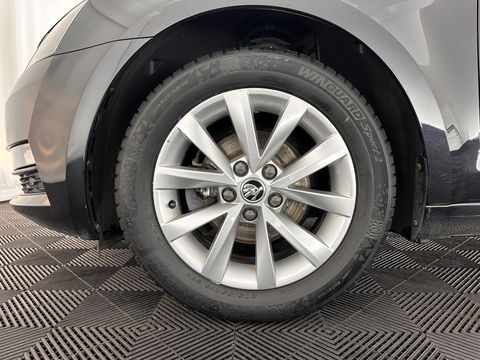 Škoda Octavia Combi 1.6 TDI Greentech Clever Edition Aut. *LEATHER-FABRIC | NAVI-FULLMAP | COMFORT-SEATS | DAB+ | HEATED-SEATS | AMUNDSEN-AUDIO | ECC | SHIFT-PADDLES | PARKPILOT | CRUISE | TOWBAR | 16''ALU *