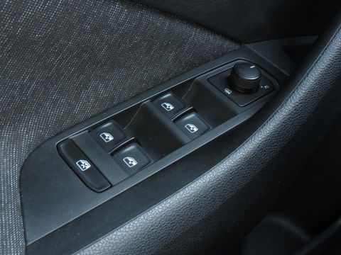 Škoda Kamiq 1.0 TSI Business Edition AUTOMAAT | PANORAMADAK | 18 INCH VELGEN | APPLE CARPLAY | SOUND SYSTEM | DAB+ | KEYLESS |
