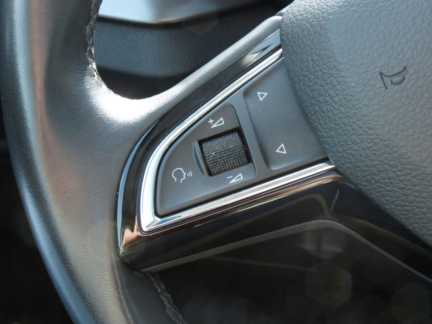 Škoda Kamiq 1.0 TSI Business Edition AUTOMAAT | PANORAMADAK | 18 INCH VELGEN | APPLE CARPLAY | SOUND SYSTEM | DAB+ | KEYLESS |