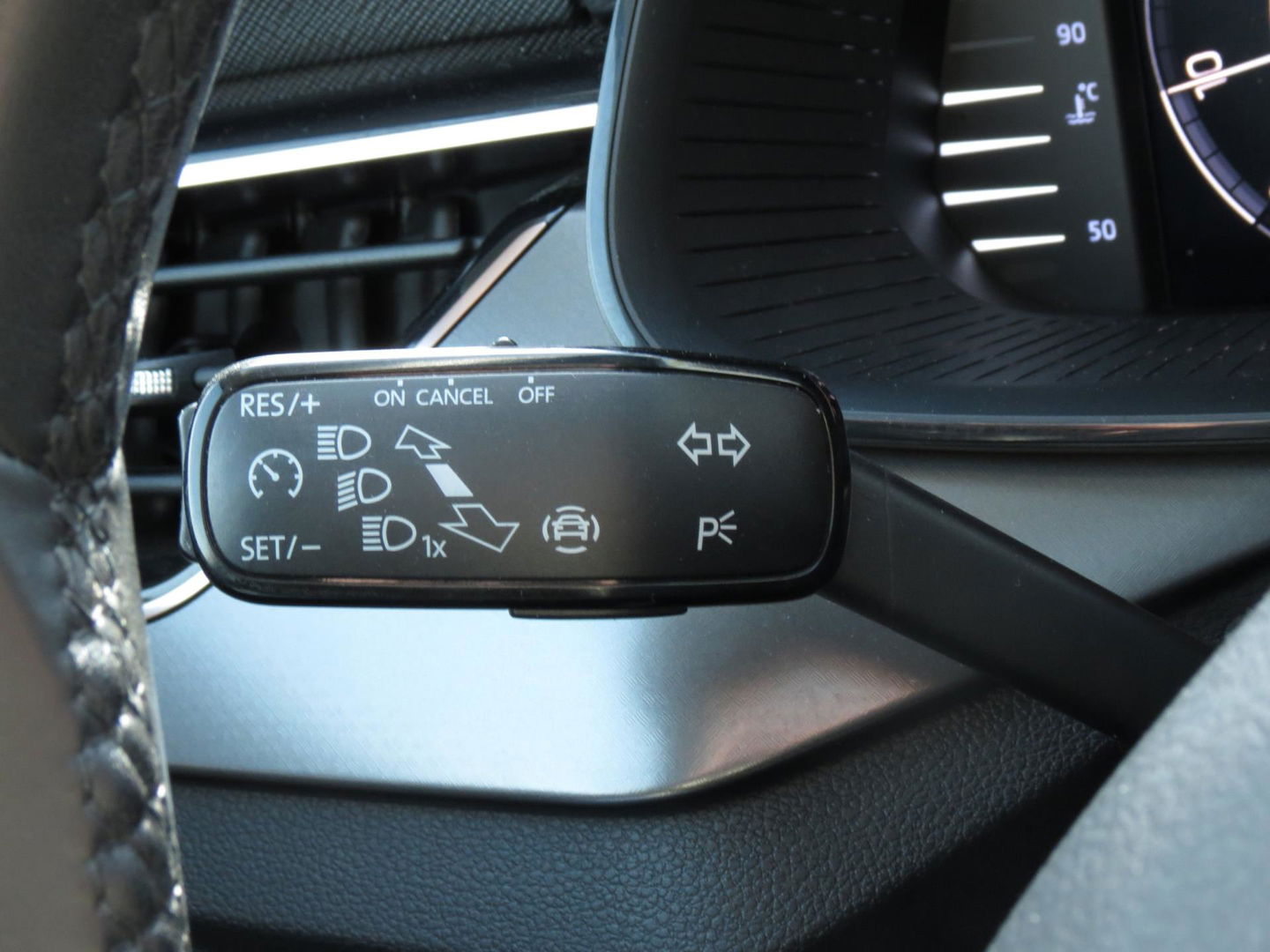 Škoda Kamiq 1.0 TSI Business Edition AUTOMAAT | PANORAMADAK | 18 INCH VELGEN | APPLE CARPLAY | SOUND SYSTEM | DAB+ | KEYLESS |