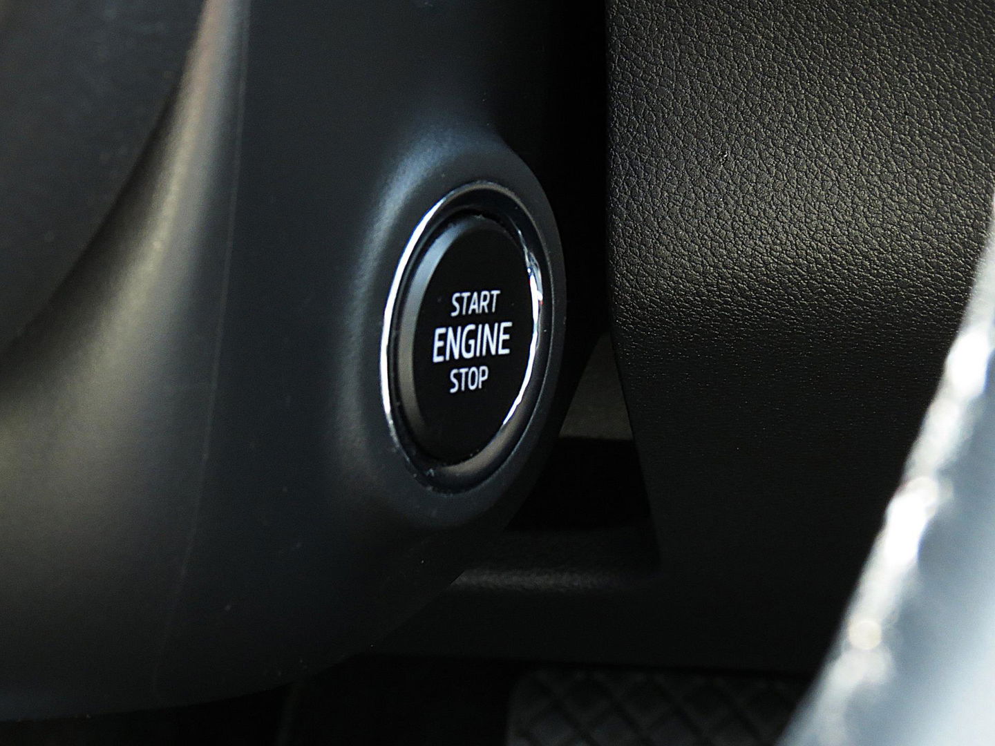 Škoda Kamiq 1.0 TSI Business Edition AUTOMAAT | PANORAMADAK | 18 INCH VELGEN | APPLE CARPLAY | SOUND SYSTEM | DAB+ | KEYLESS |