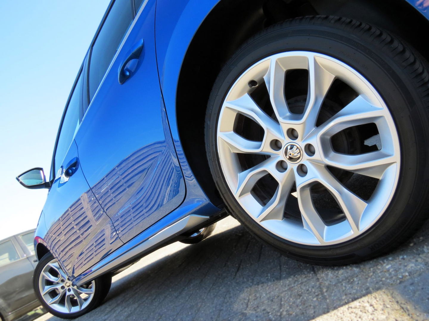 Škoda Kamiq 1.0 TSI Business Edition AUTOMAAT | PANORAMADAK | 18 INCH VELGEN | APPLE CARPLAY | SOUND SYSTEM | DAB+ | KEYLESS |