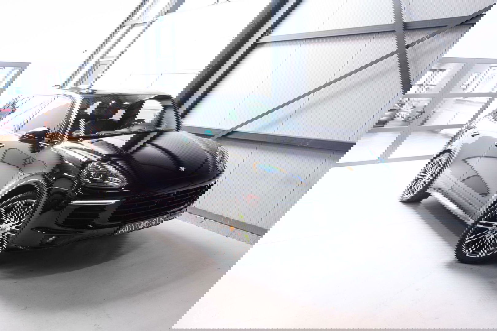 Porsche Cayenne 3.0 E-Hybrid Platinum Edition | Dealer OH | Trekhaak | Stoelkoeling | 360 cam | Panoramadak | Adaptive |