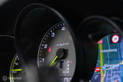 Porsche Cayenne 3.0 E-Hybrid Platinum Edition | Dealer OH | Trekhaak | Stoelkoeling | 360 cam | Panoramadak | Adaptive |