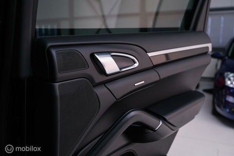 Porsche Cayenne 3.0 E-Hybrid Platinum Edition | Dealer OH | Trekhaak | Stoelkoeling | 360 cam | Panoramadak | Adaptive |
