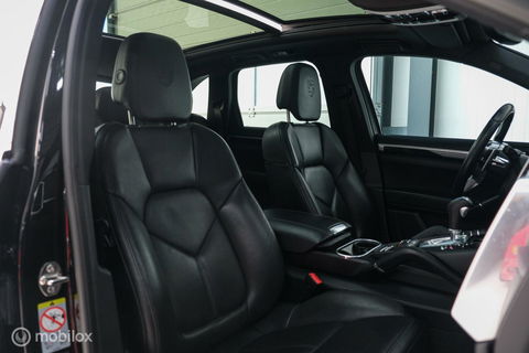 Porsche Cayenne 3.0 E-Hybrid Platinum Edition | Dealer OH | Trekhaak | Stoelkoeling | 360 cam | Panoramadak | Adaptive |