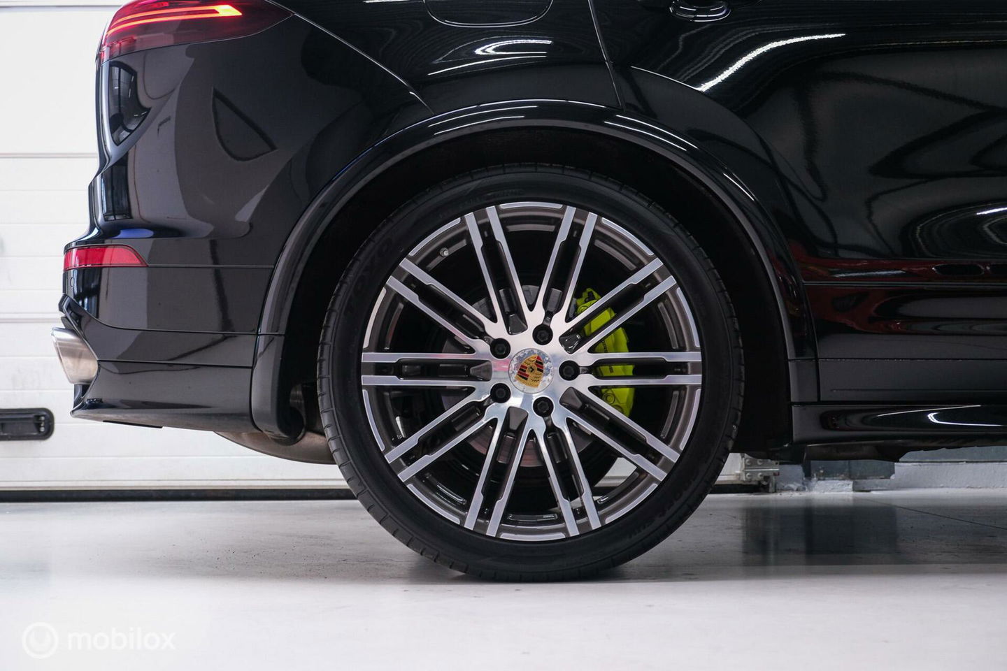 Porsche Cayenne 3.0 E-Hybrid Platinum Edition | Dealer OH | Trekhaak | Stoelkoeling | 360 cam | Panoramadak | Adaptive |