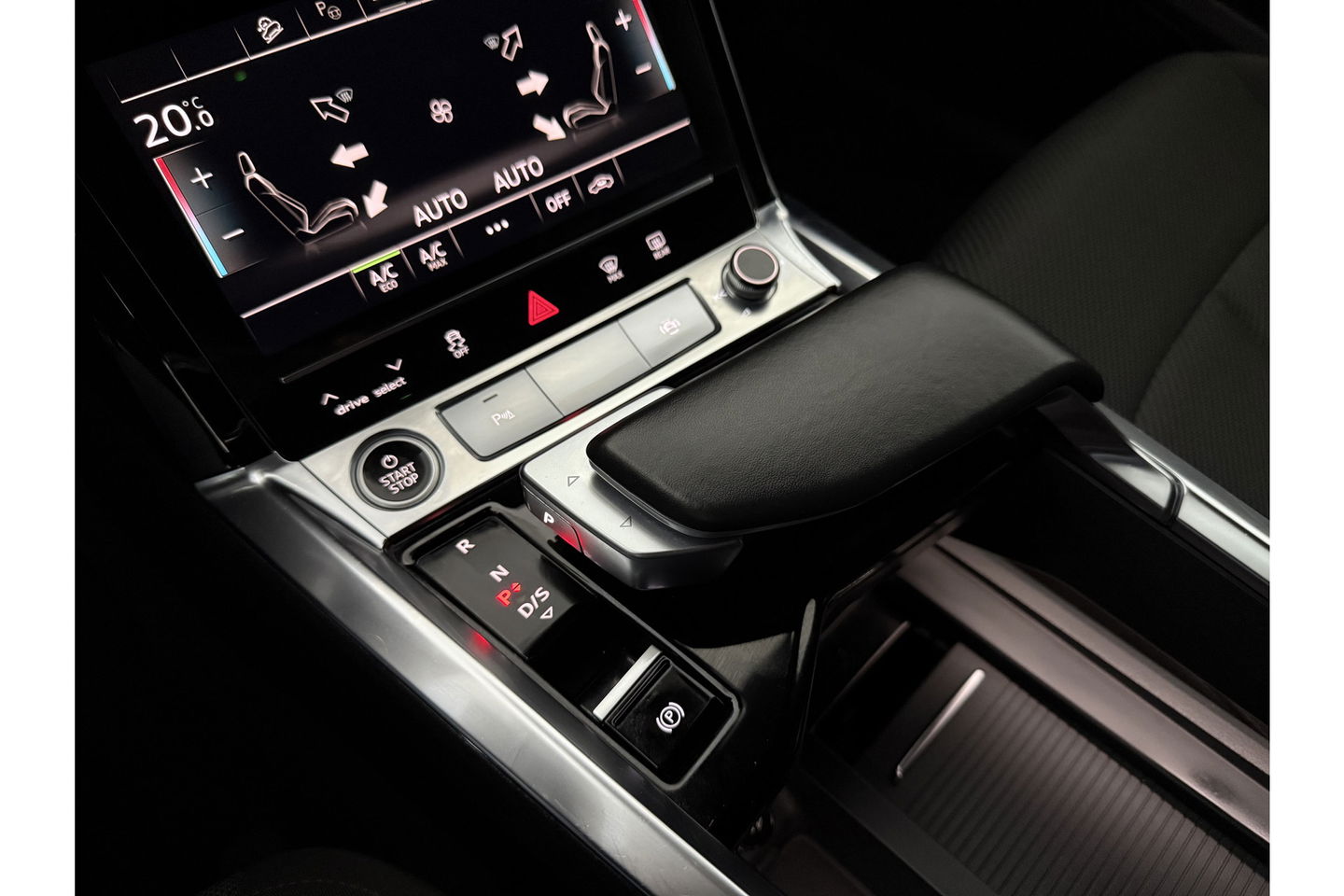 Audi e-tron 50 Quattro Business edition 71 kWh 313PK LED Virtual Clima Cruise Memory-Seats Navi 20"LMV PDC