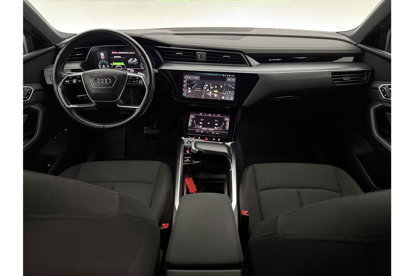 Audi e-tron 50 Quattro Business edition 71 kWh 313PK LED Virtual Clima Cruise Memory-Seats Navi 20"LMV PDC