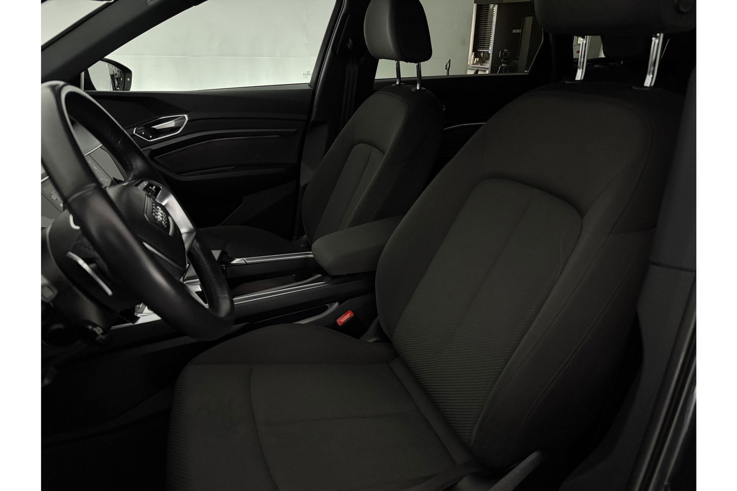 Audi e-tron 50 Quattro Business edition 71 kWh 313PK LED Virtual Clima Cruise Memory-Seats Navi 20"LMV PDC
