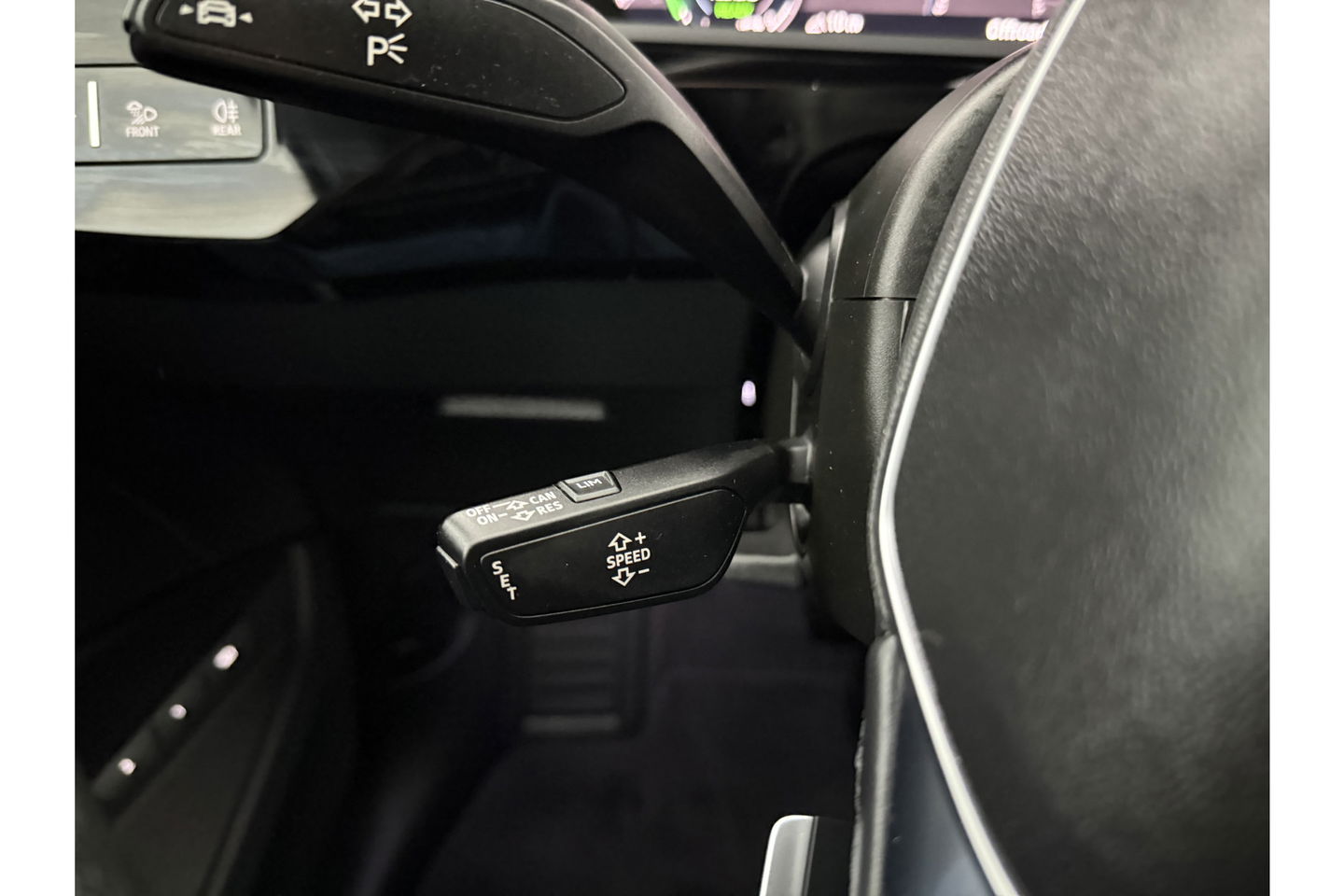 Audi e-tron 50 Quattro Business edition 71 kWh 313PK LED Virtual Clima Cruise Memory-Seats Navi 20"LMV PDC