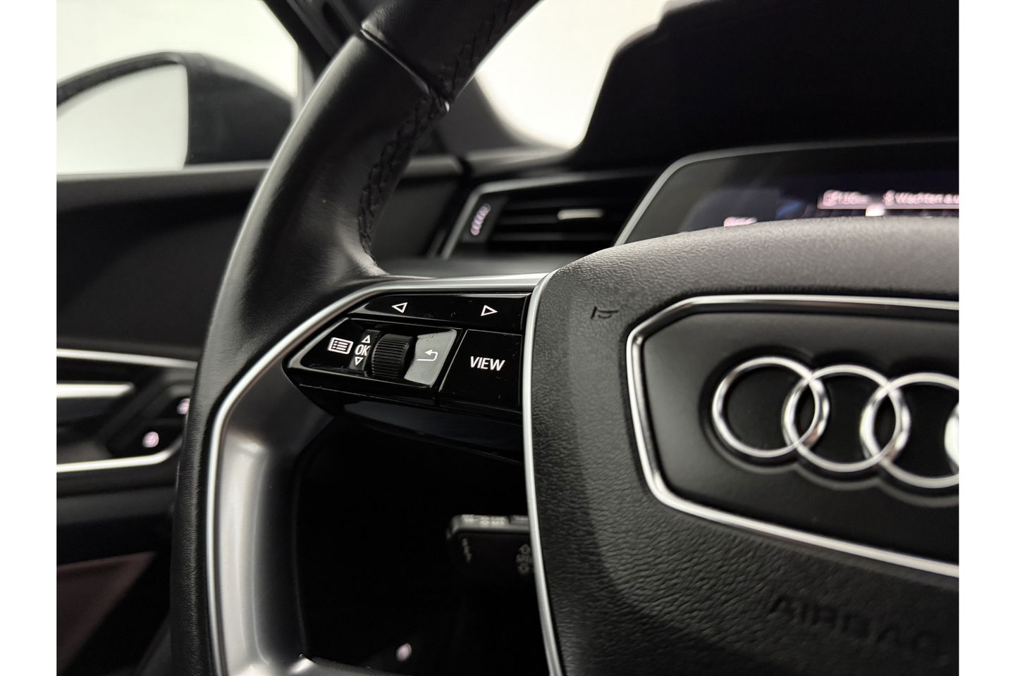 Audi e-tron 50 Quattro Business edition 71 kWh 313PK LED Virtual Clima Cruise Memory-Seats Navi 20"LMV PDC