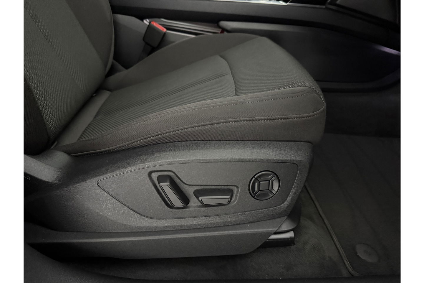 Audi e-tron 50 Quattro Business edition 71 kWh 313PK LED Virtual Clima Cruise Memory-Seats Navi 20"LMV PDC