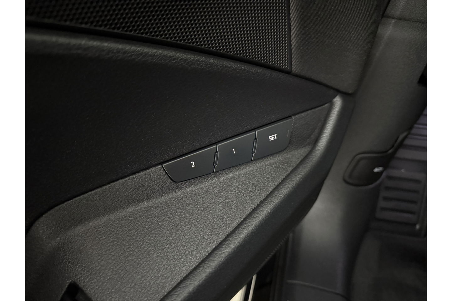 Audi e-tron 50 Quattro Business edition 71 kWh 313PK LED Virtual Clima Cruise Memory-Seats Navi 20"LMV PDC
