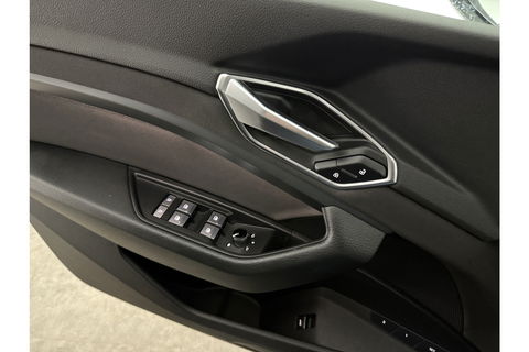 Audi e-tron 50 Quattro Business edition 71 kWh 313PK LED Virtual Clima Cruise Memory-Seats Navi 20"LMV PDC