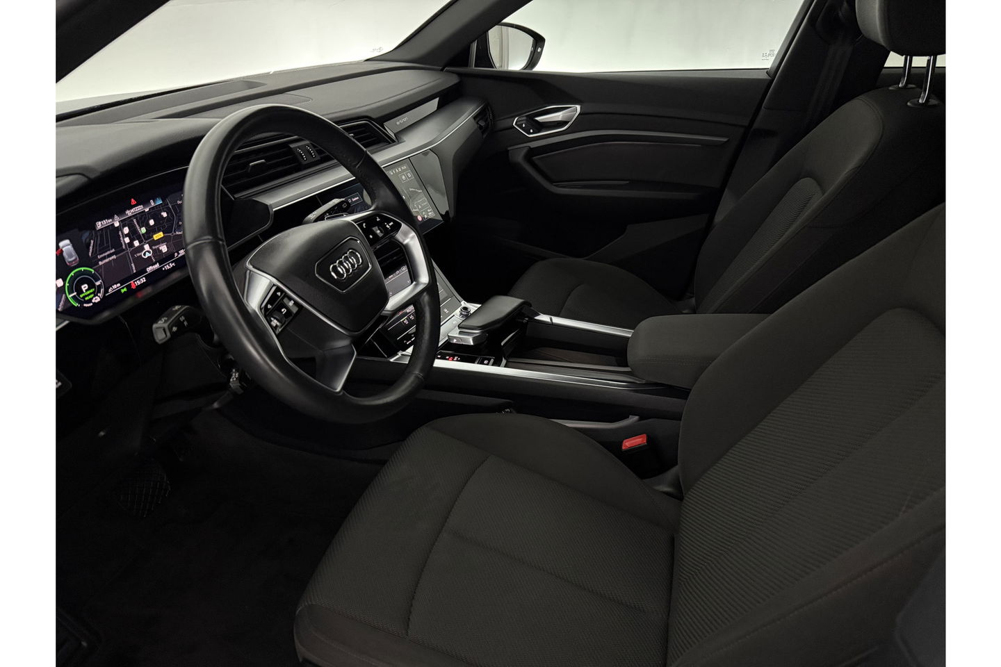 Audi e-tron 50 Quattro Business edition 71 kWh 313PK LED Virtual Clima Cruise Memory-Seats Navi 20"LMV PDC