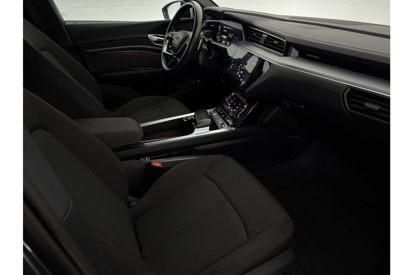 Audi e-tron 50 Quattro Business edition 71 kWh 313PK LED Virtual Clima Cruise Memory-Seats Navi 20"LMV PDC
