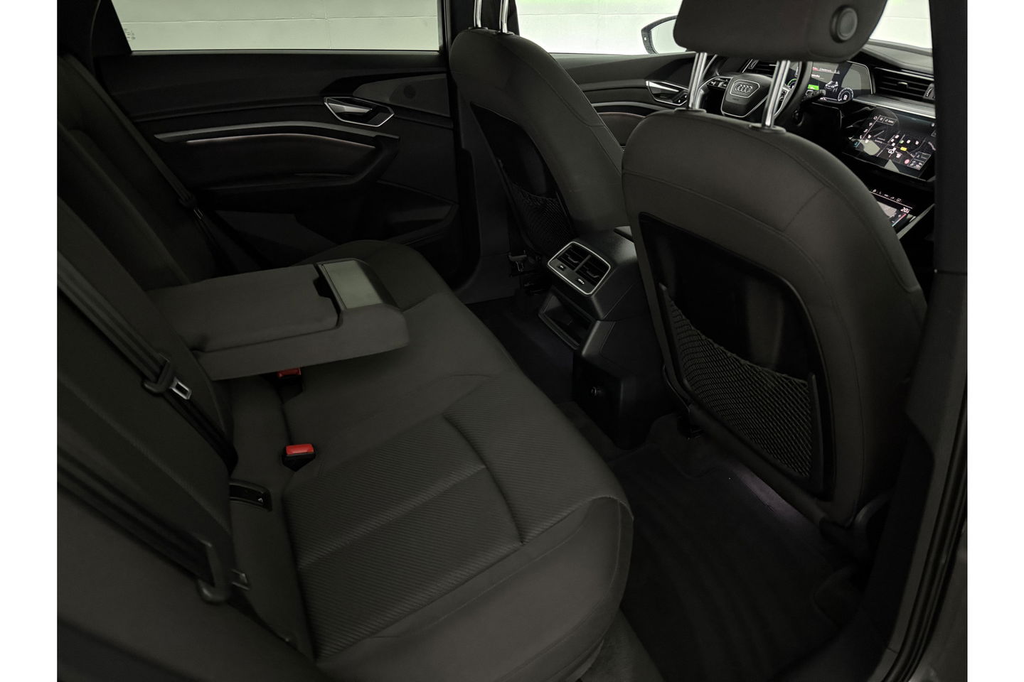 Audi e-tron 50 Quattro Business edition 71 kWh 313PK LED Virtual Clima Cruise Memory-Seats Navi 20"LMV PDC