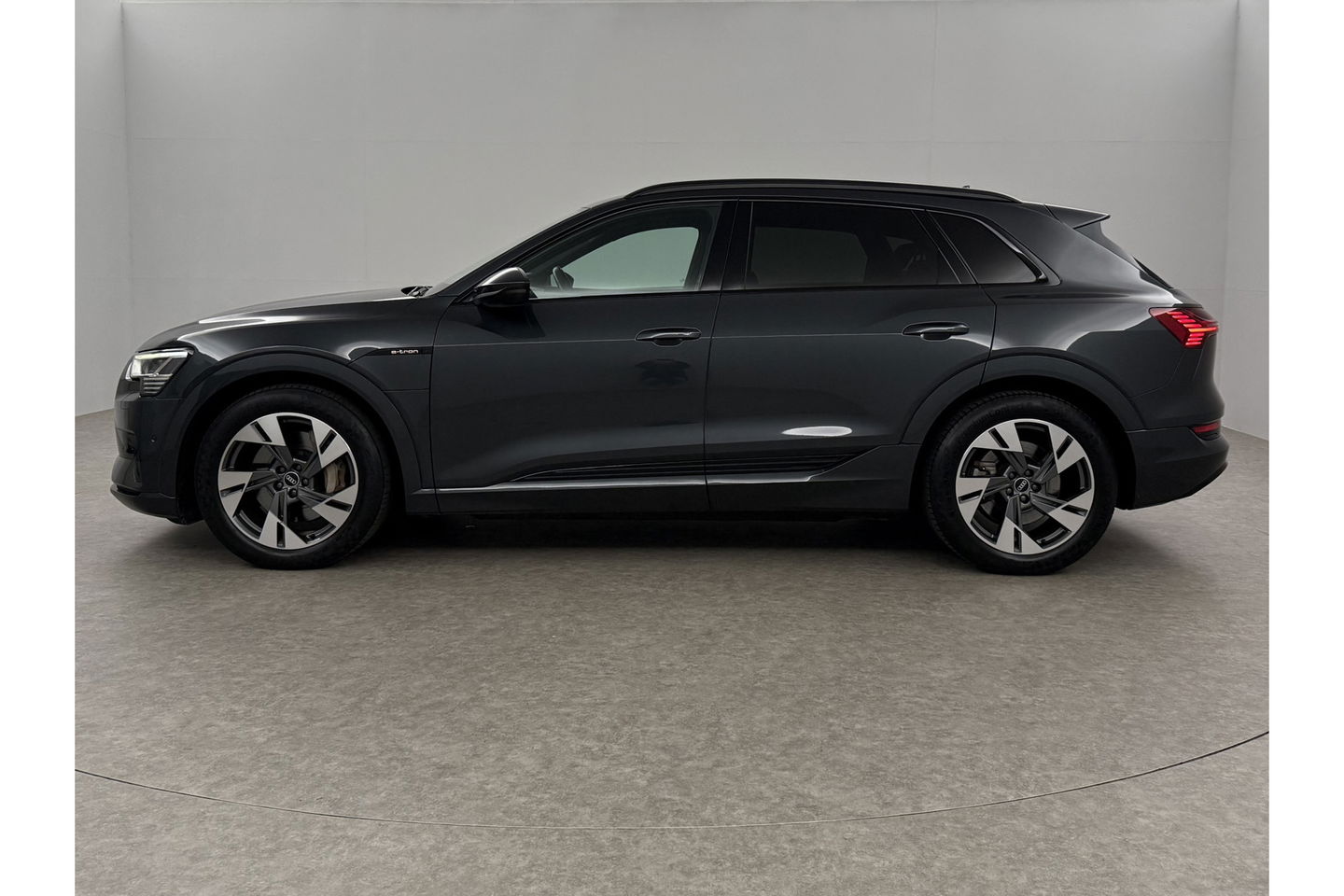 Audi e-tron 50 Quattro Business edition 71 kWh 313PK LED Virtual Clima Cruise Memory-Seats Navi 20"LMV PDC
